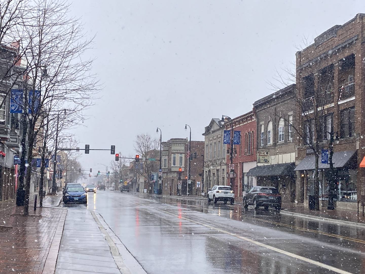 A light snow falls in downtown DeKalb on Thursday, Dec. 28, 2023.