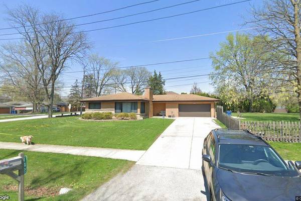 Single-family home sells in Downers Grove for $515,000