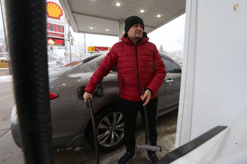 Christopher Gonzalez of Spring Valley, pumps gas on Monday, Dec. 1, 2025 at Shell in La Salle. Gas prices remain under $3 for much of the Illinois Valley area with some communities such as Streator, Marseilles and Princeton have gas over $3.