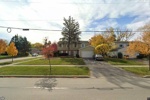 Single-family home sells in Lombard for $410,000