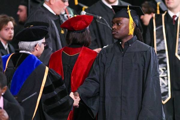 No fee, essays or recommendations: Illinois high school students can use new program to apply to college