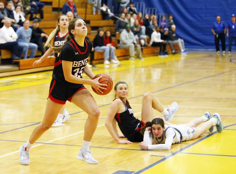 Benet's Emilia Sularski (35) drives to the basket with what proved to be the game winning shot during the girls varsity basketball game between Benet Academy and Lyons Township on Wednesday, Nov. 30, 2022 in LaGrange, IL.