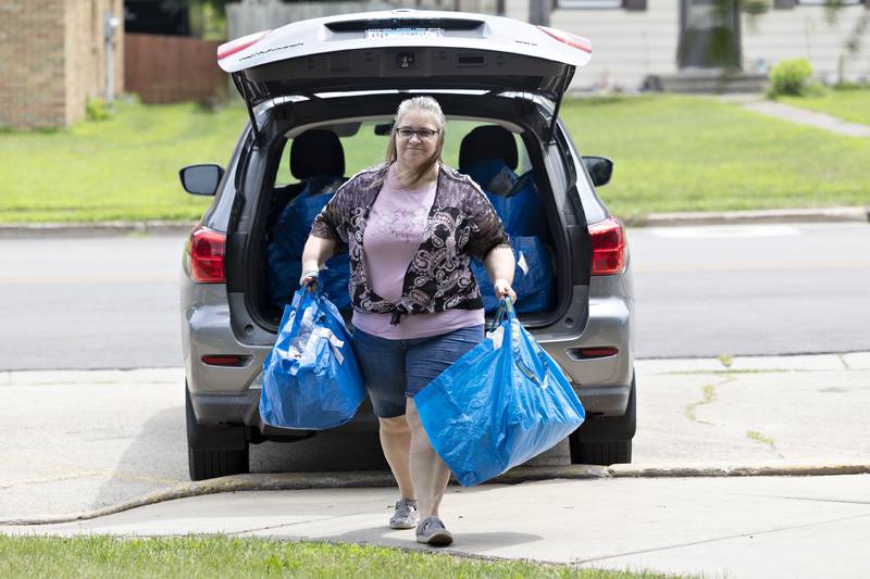 Tina Adcock unloads bags of lunches Wednesday, July 16, 2025, at Lincoln School in Dixon for the United Way of Lee County’s Summer Eats program.