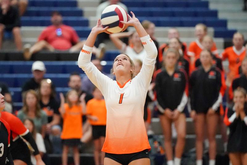 Minooka's Madelyne Dostall (7) sets the ball against Oswego East during a Southwest Prairie Conference match in Oswego on Thursday, Sept. 18, 2025.