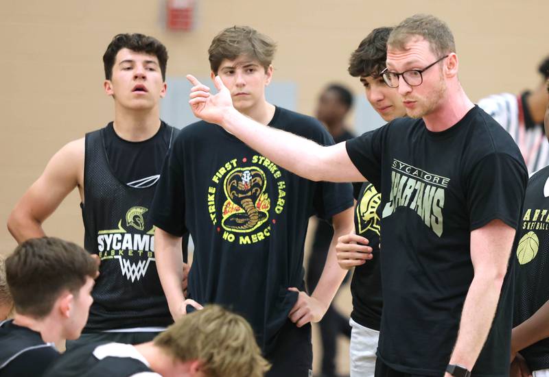 New Sycamore basketball head coach Ethan Franklin talks to his team in a timeout during their game with Rockford Christian Tuesday, June 6, 2022, in a summer tournament at DeKalb High School.