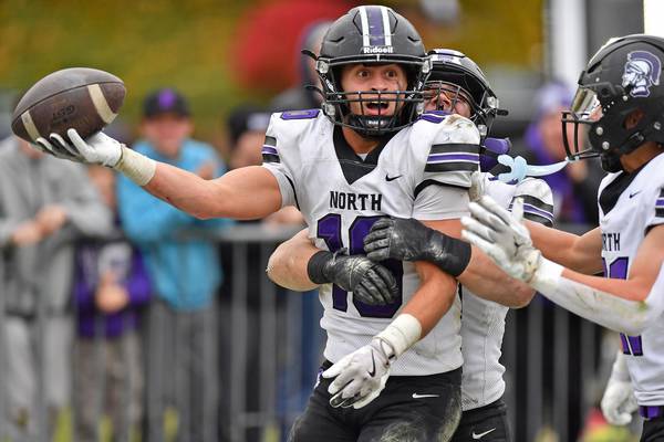 Oliver Thulin’s pick-six caps off Downers Grove North’s win over Glenbard West to return to quarterfinals
