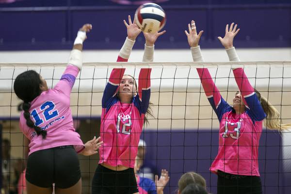Dixon outlasts Newman in energetic, three-set match