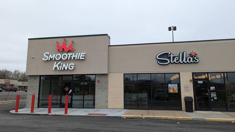 Smoothie King at 1701 N. Larkin Ave. in Crest Hill is seen on Saturday, November 23, 2024.