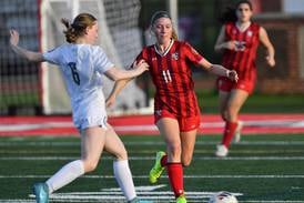 ‘Super unshakeable’ Peyton Rohn helps key Hinsdale Central’s huge win over Lyons