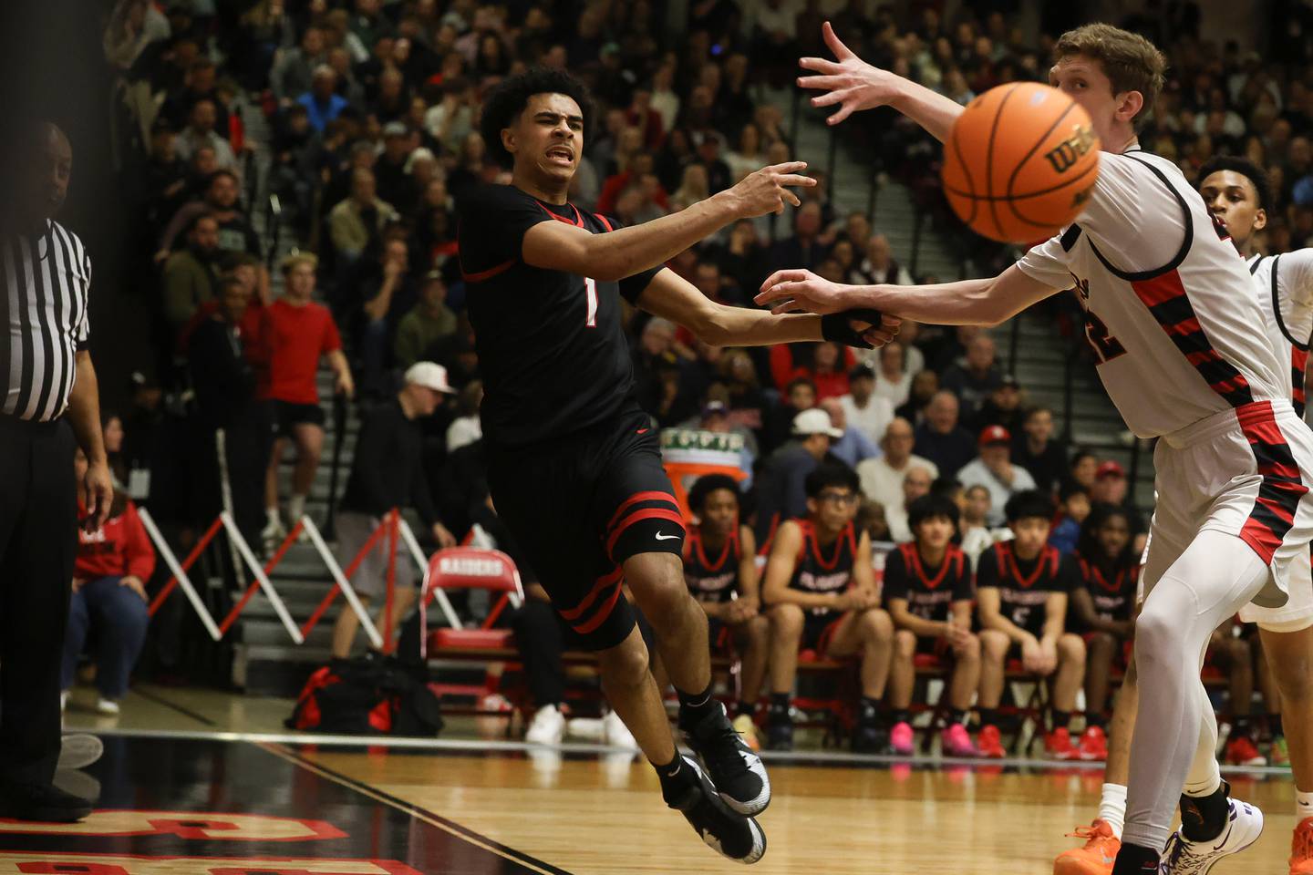 Bolingbrook’s Brady Pettigrew makes a baseline pass against Benet in the Class 4A Bolingbrook Sectional championship game on Friday, March 6, 2026 in Bolingbrook.