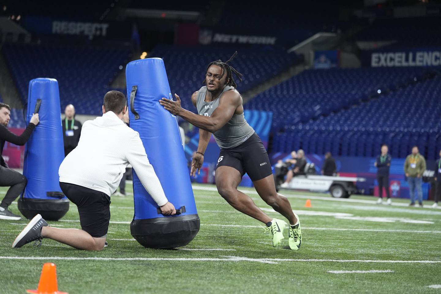 Alabama linebacker Dallas Turner runs a drill at the NFL football scouting combine, Thursday, Feb. 29, 2024, in Indianapolis. (AP Photo/Michael Conroy)