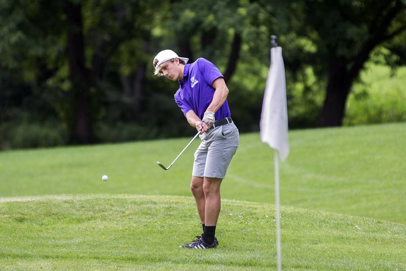 Dixon’s Jayce Kastner chips onto the #6 green at Timber Creek Monday, August 15, 2022.