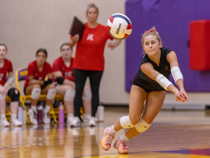 Hall rallies in first set, wins back-and-forth second set to sweep Mendota
