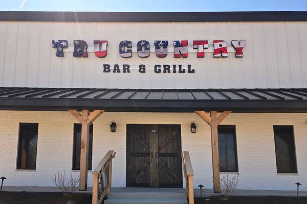 New bar and grill opens in New Lenox