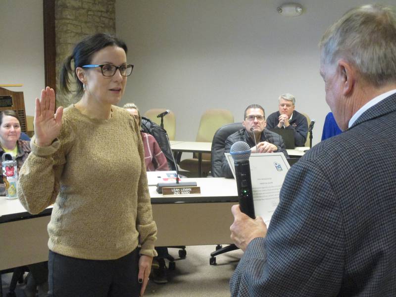 Robin Barraza takes the oath of office for Batavia 7th Ward Alderman from Mayor Jeff Schielke at the Dec. 4 Batavia City Council meeting. (Photo for Shaw Media by Mark Foster)