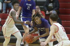 Boys basketball: Davione Stamps’ 3 overtime free throws lift Plano past Ottawa 48-45