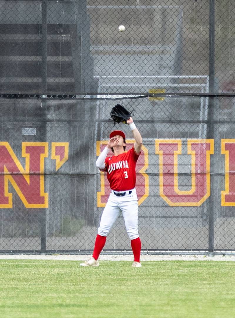 Batavia right fielder Nolan Zimberoff catches a fly ball during a Class 4A Regional semifinal against St. Charles North at Batavia High School in Batavia on Thursday, May 29, 2025.