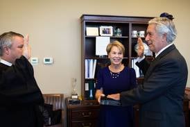 Kane County Treasurer Lauzen receives national financial management award 