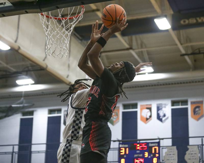 Yorkville's Braydon Porter (22) puts in a layup during their basketball game between Yorkville at Oswego East. Friday, Dec 19, 2025 in Oswego.