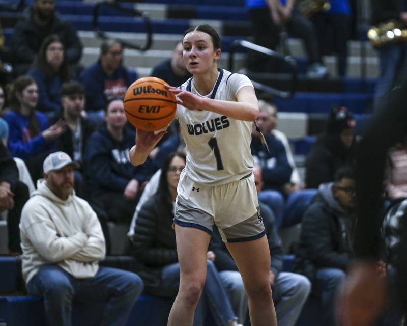 Oswego East's Aubrey Lamberti (1) passes the ball inbounds during their basketball game between Minooka at Oswego East Friday, Jan 16, 2026 in Oswego.