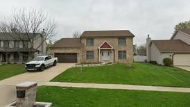 Single-family home sells in North Aurora for $499,000