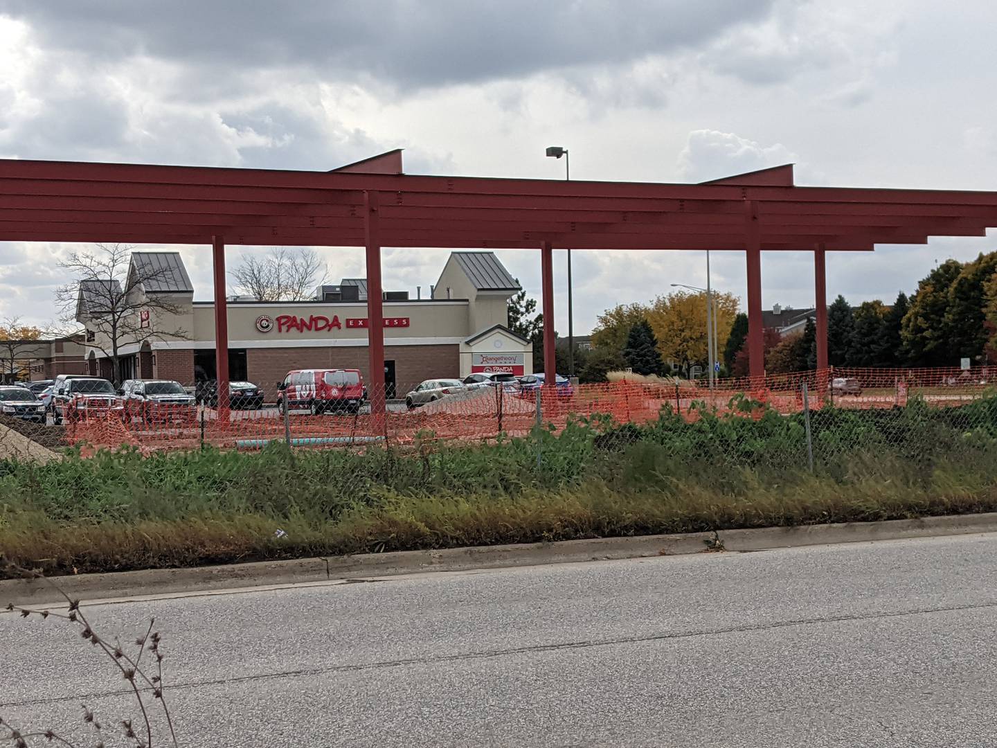 The redevelopment of land at the
southeast corner of Kirk Road and East Main Street for a Pride gas station continues to move forward. Warrenville-based CIMA Developers, LP submitted plans to develop a eight pump Pride gas station on a 2.37 acre parcel known as the Regole family homestead located at the southeast corner of Kirk Road and East Main Street.