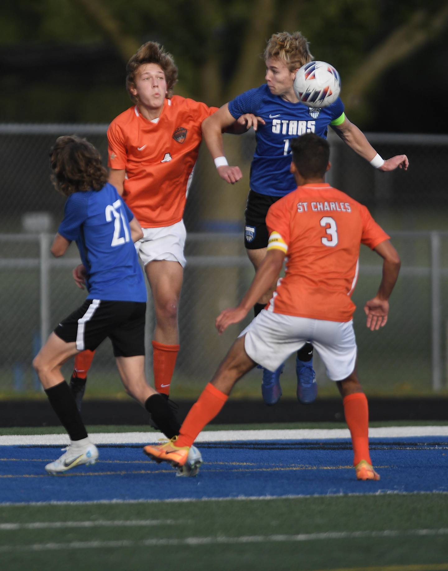 John Starks/jstarks@dailyherald.com
St. Charles North’s Charlie Mazurek, right, and St. Charles East’s Griffin Counts compete for a header in the TriCities boys soccer night game in Geneva on Tuesday, September 27, 2022.