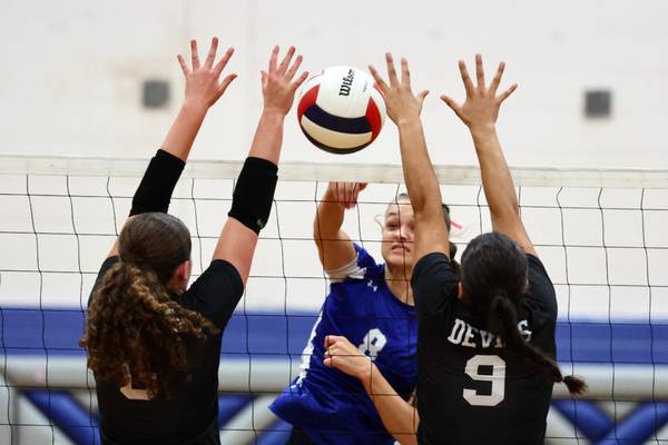 After ‘letting up’ in second set, Princeton bounces back in third to beat Hall