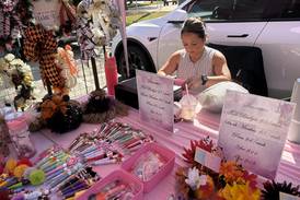 Huntley Farmers Market thrives on unseasonably warm weather