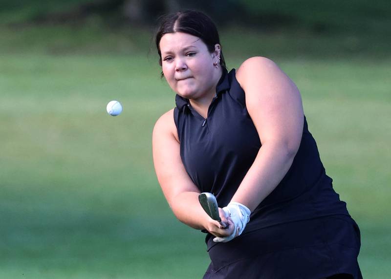 Ottawa’s Lila Windy chips onto the second green Tuesday, Sept. 23, 2025, during the Interstate 8 girls golf meet at the Sycamore Golf Club.