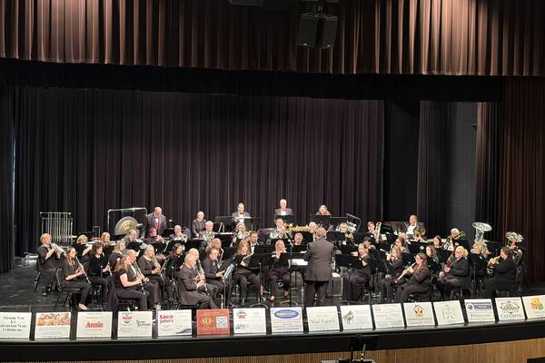 Christmas carols, concert provide holiday cheer