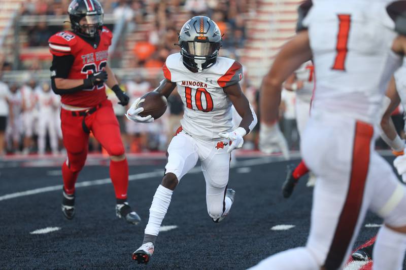 Minooka’s Damionte McIntosh rushes to the outside against Bolingbrook. Friday, Aug. 26, 2022, in Bolingbrook.