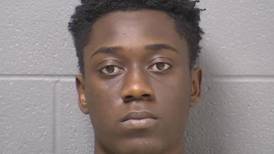 Crest Hill man charged with pepper spraying, striking shoe seller in attempted robbery