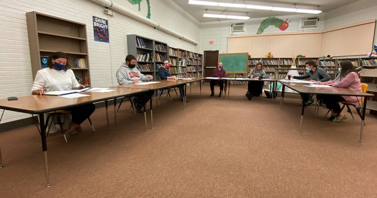 Tonica school board issues apology, accepts resignations from coaches