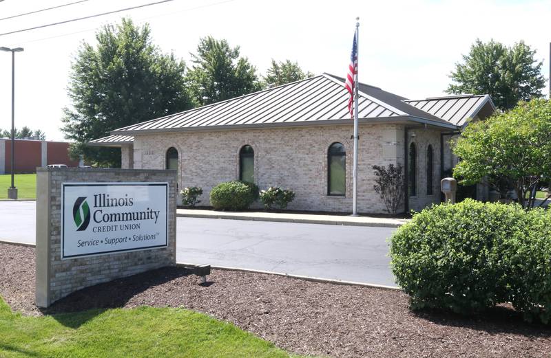 DeKalb Police gathered at the Illinois Community Credit Union Wednesday, July 31, 2024, to investigate a morning bank robbery in the facility at 1500 Barber Greene Road in DeKalb.