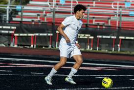 Andrew Calderon scores two goals, unbeaten Minooka continues turnaround season with win at Bolingbrook