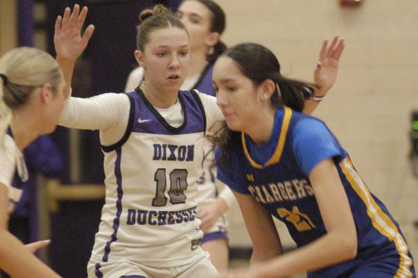 Dixon starts hot, pulls away from Aurora Central Catholic