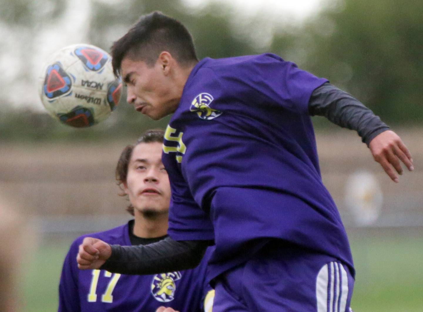 Mendota's Ricky Orozco (16) puts a header on the ball during the Serena Class 1A Regional final on Friday, Oct. 15, 2021.