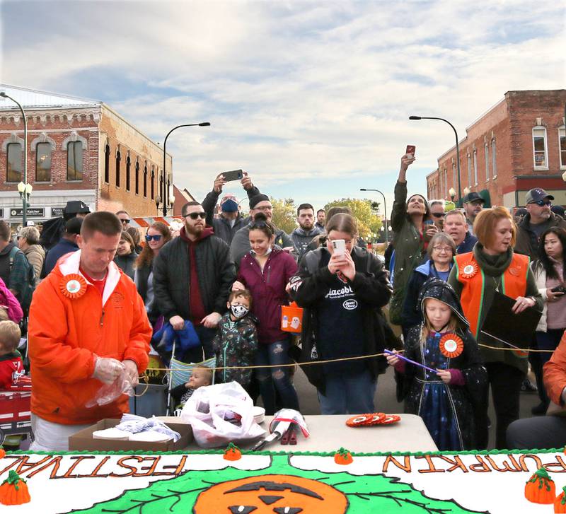 Photos Cakecutting and downtown trickortreat kickoff Sycamore