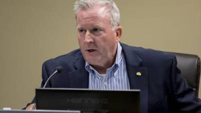 Cary mayor among many who continue to dine indoors