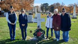 Polo Women’s Club participates in wreath ceremony at Fairmount Cemetery