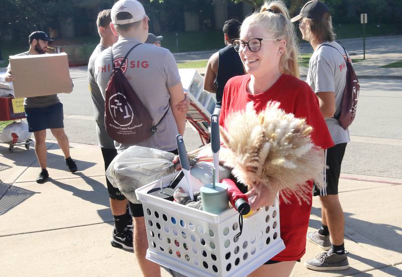Photos NIU students get moved in for new school year Shaw Local