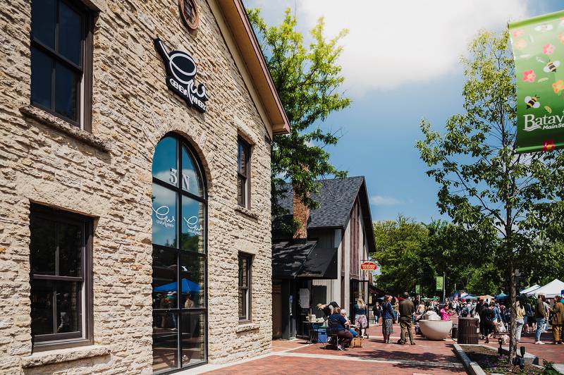 Craft beverage lovers can start with a refreshing pint at Sturdy Shelter Brewing or a tasting flight at Geneva Winery. Both offer relaxed spaces where you can enjoy your drink while taking in views of the Fox River.