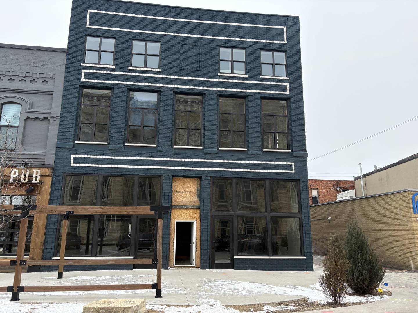 The property at 616-618 Court Street is set to be redeveloped into commercial space on the ground floor with apartments above, following the approval of a TIF agreement by the Ottawa City Council.