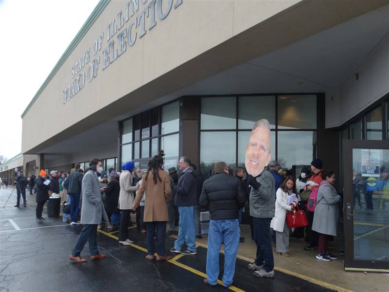 Candidates and their staffs line up outside the Illinois State Board of Elections office early Monday morning, the first day major party candidates could submit petitions to get their names on the June 28 primary election ballot. (Capitol News Illinois photo by Peter Hancock)