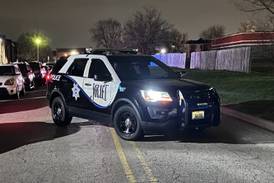 3 people shot at Joliet apartment building, police say