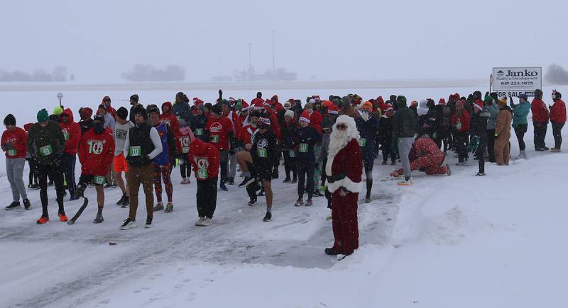 Santa Claus gets ready to start the race during the Santas on the Run 5K and one-mile walk on Saturday, Nov. 29, 2025 in Spring Valley. Over 100 runners ran the race despite the snow and cold.