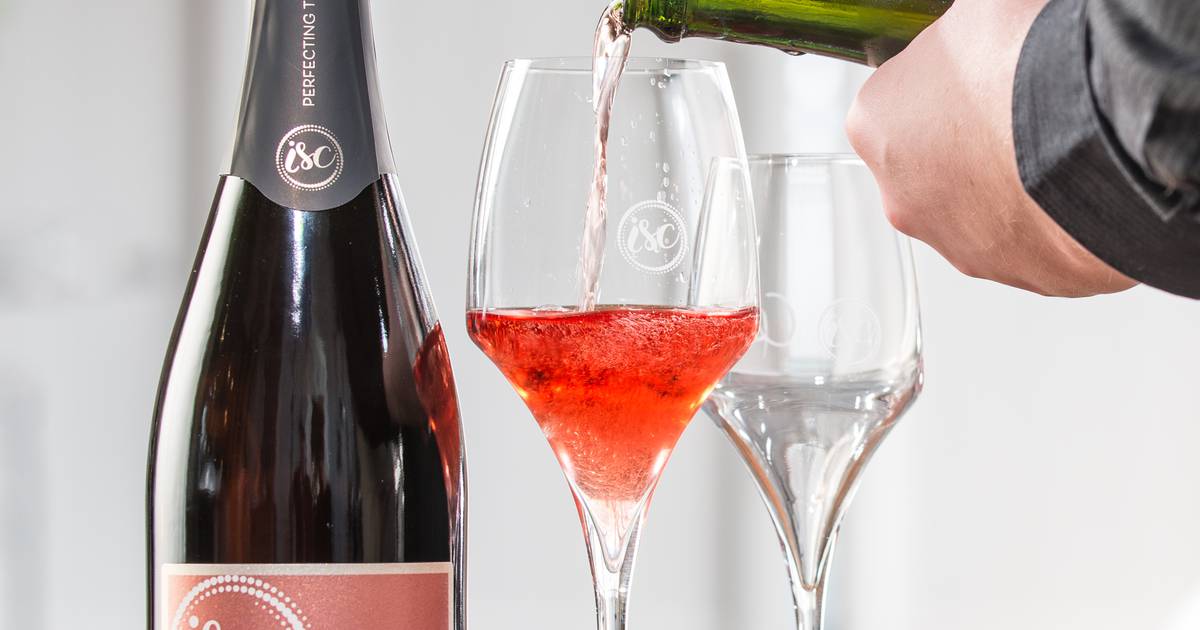 August Hill Winery, Illinois Sparkling Co. of Peru win trophy, 12 medals at state contest