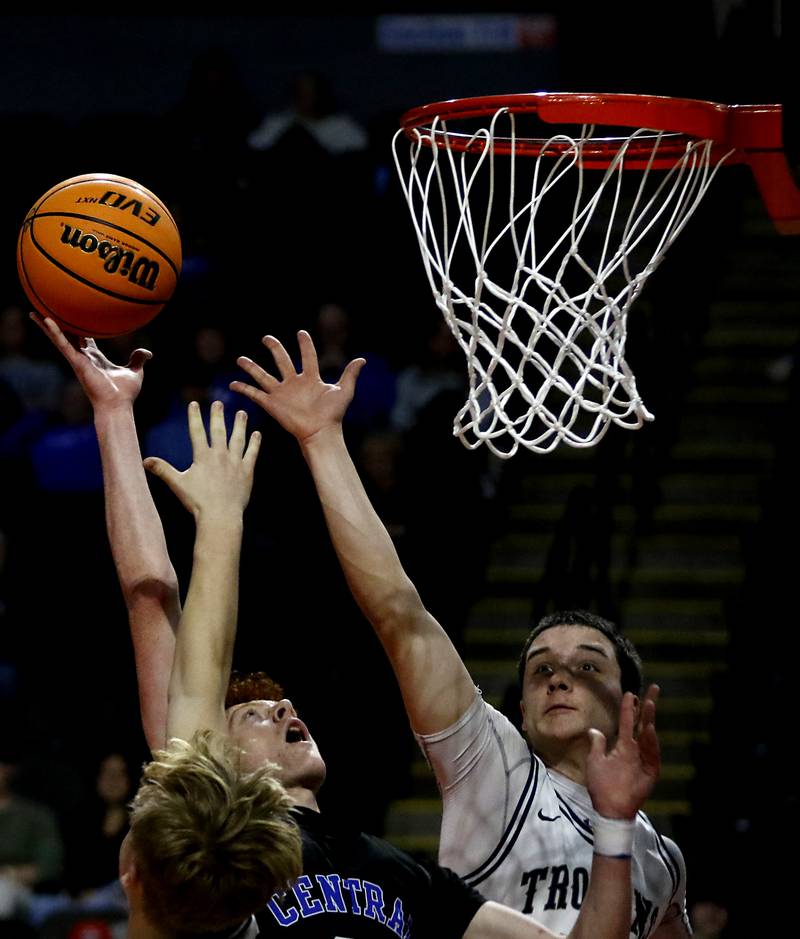 Burlington Central's Patrick Shell drives to the basket against Cary-Grove's Brady Bauer during a Fox Valley Conference basketball game on Tuesday, Jan. 14, 2025, at Now Arena in Hoffman Estates.