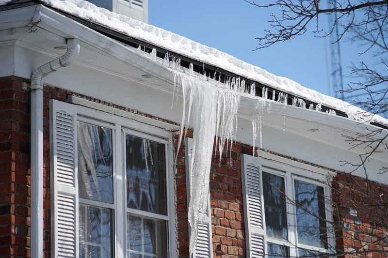 Northern Illinois Seamless Roofing - Should You Be Concerned If an Ice Dam Develops on Your Roof?